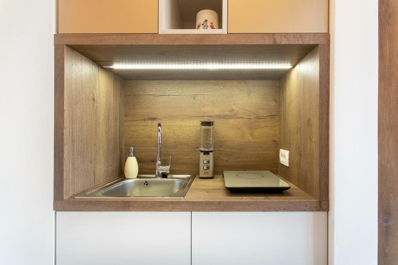 New, Stylish And Modern Central Studio, Free Parking 첼레 외부 사진